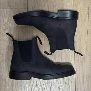 Women’s chisel toe Blundstone boots